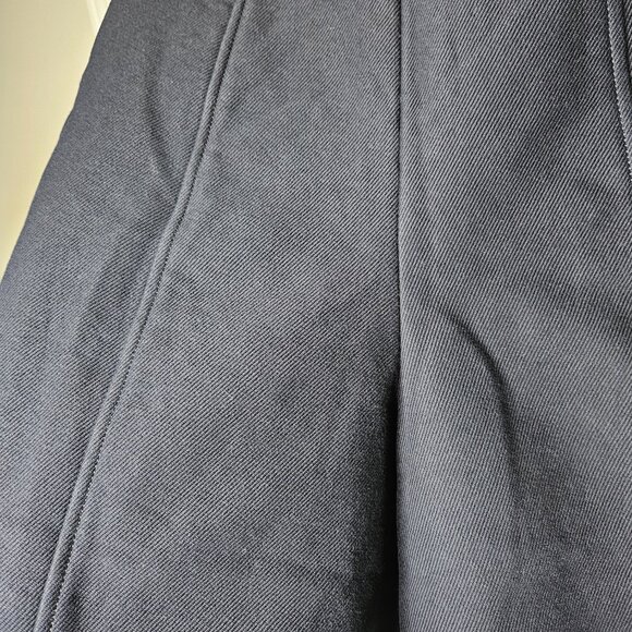 Fall Shorts in Navy Blue size 36 - Picture 4 of 17